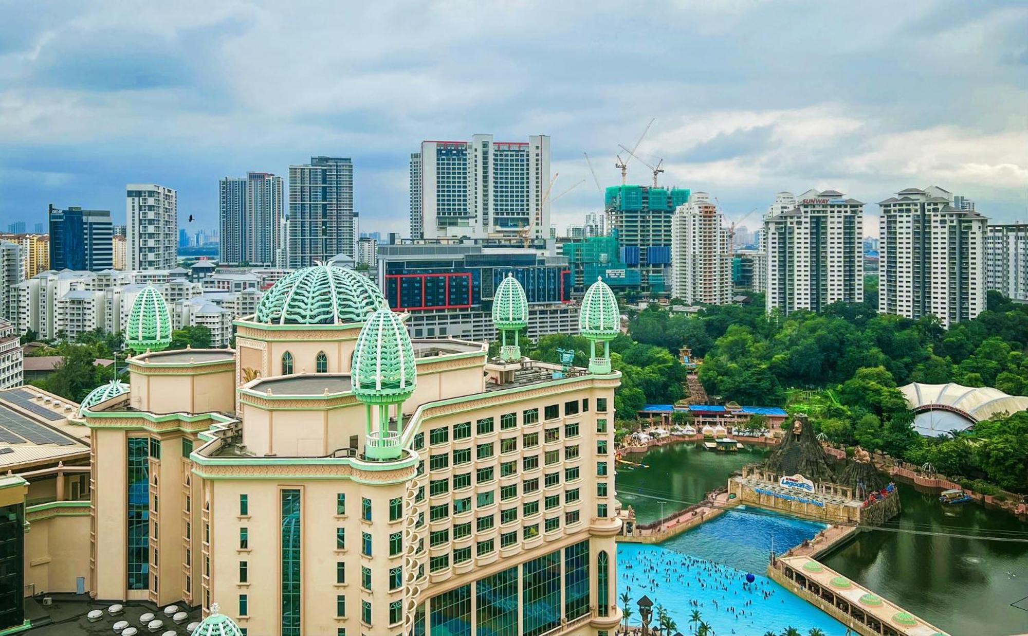 Resort Suites At Bandar Sunway Субанг Джая Екстериор снимка